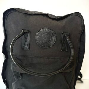 Fjällräven Kånken Backpack Black Classic Minimalist Travel School Bag